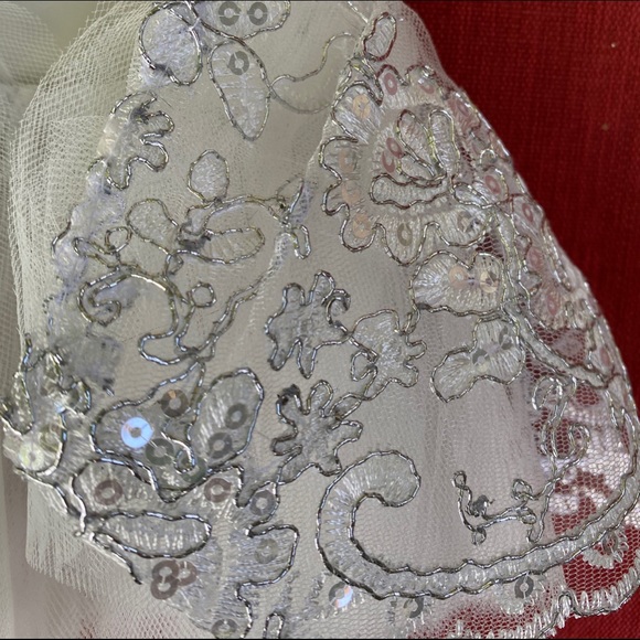 Small pet wedding dress + veil π3 items for $20π - Picture 5 of 7